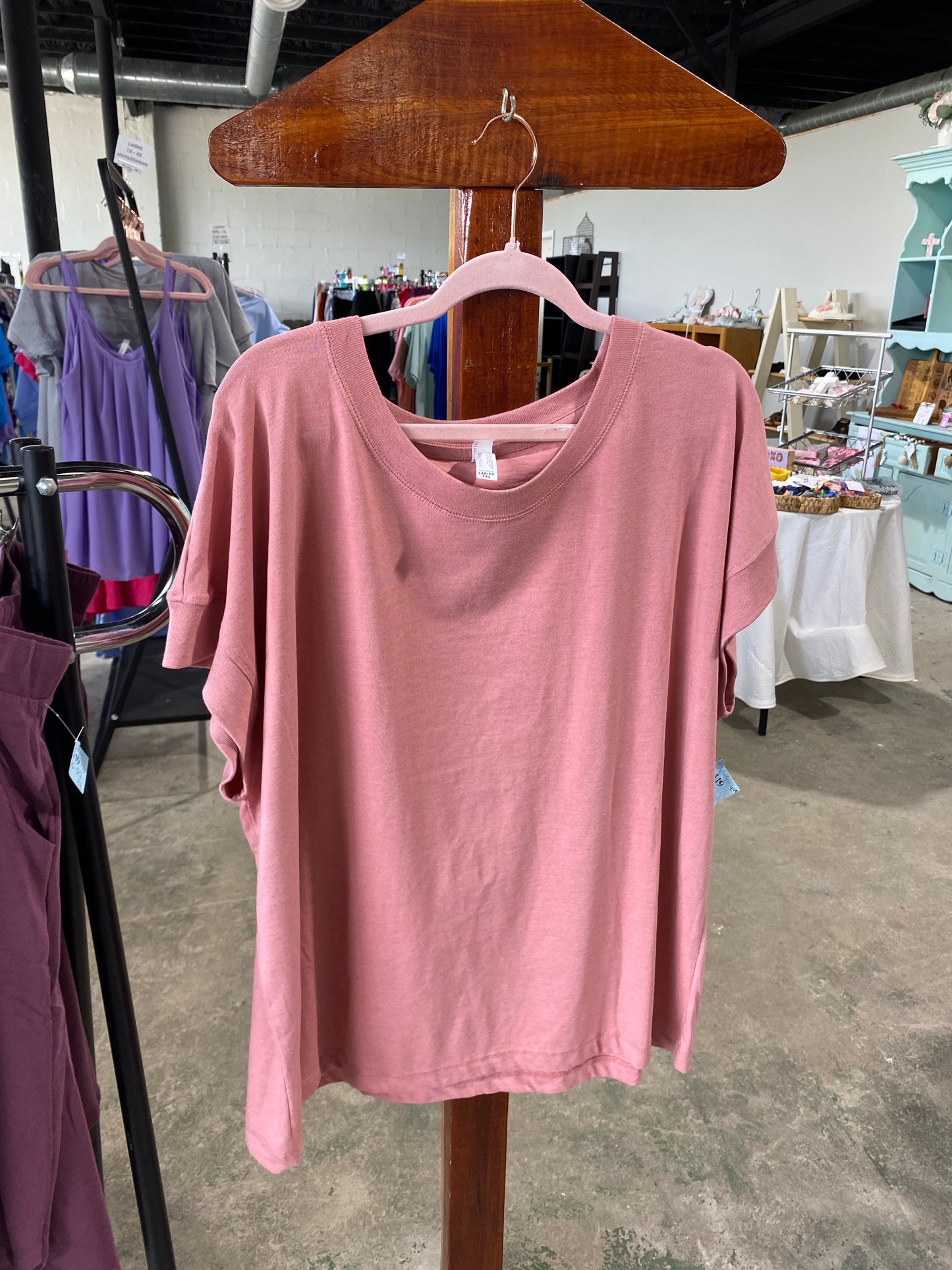 L.A.T T-shirt- PLUS