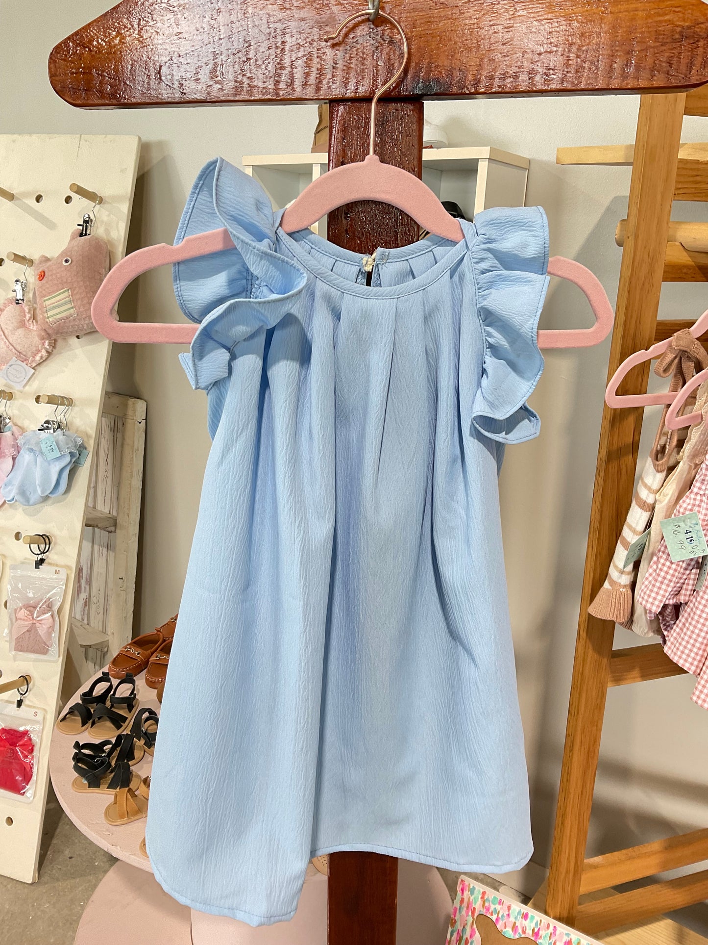 Flutter sleeve dress