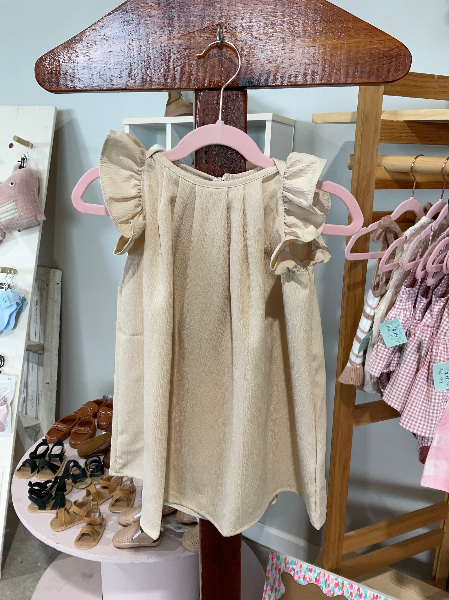 Flutter sleeve dress